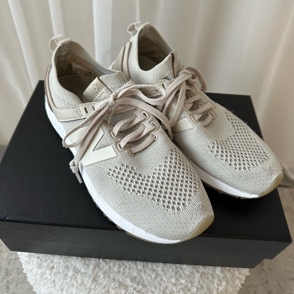 New Balance 247 Sneakers in Moonbeam 8